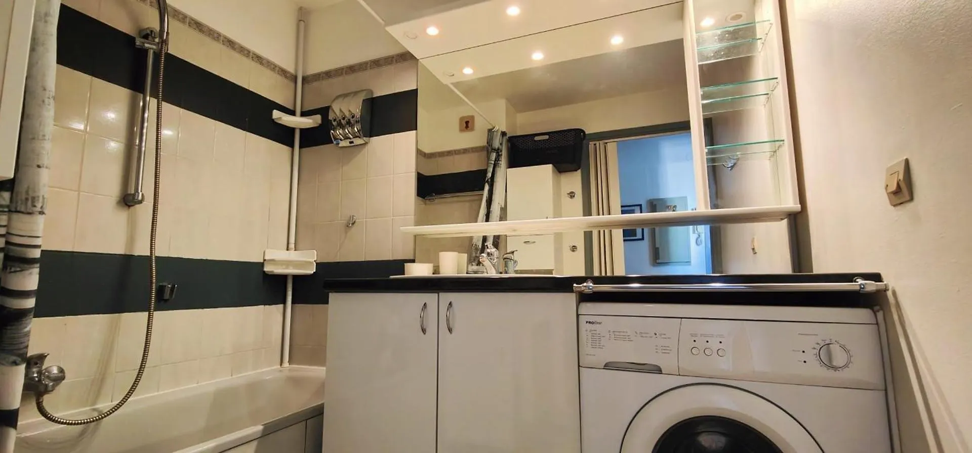 Love Nest With Balcony Close To The Sea Frejus