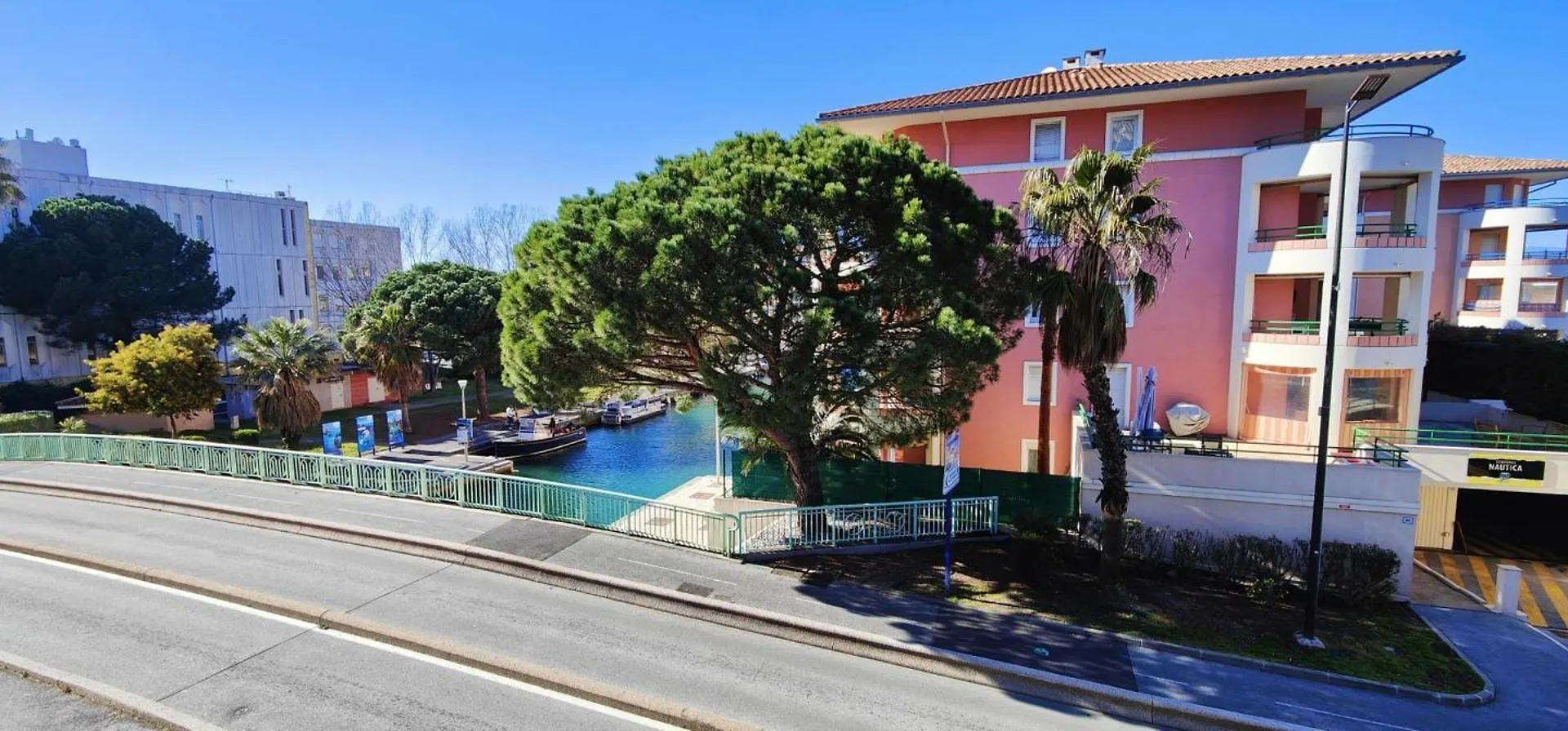 Apartment Love Nest With Balcony Close To The Sea Frejus