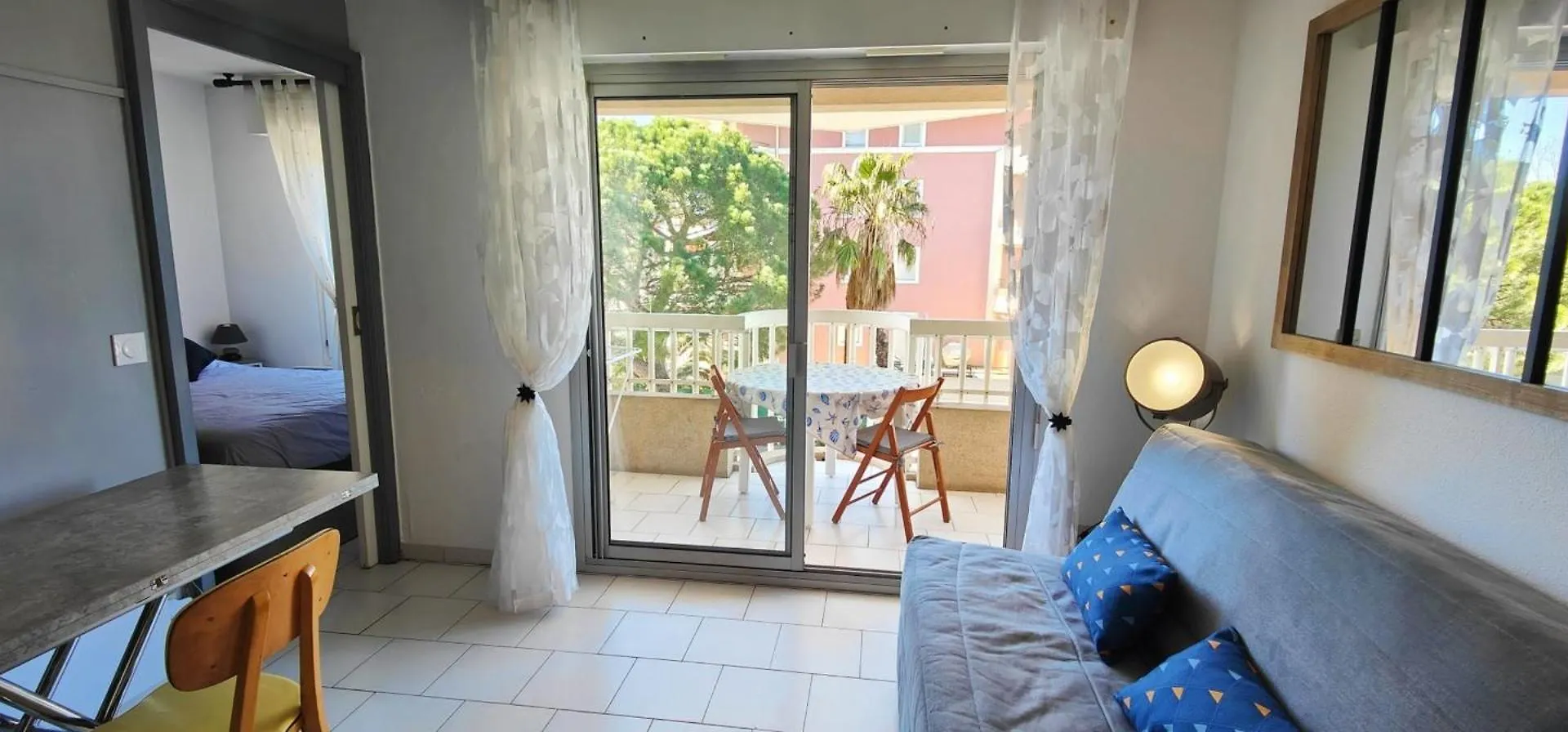 Apartment Love Nest With Balcony Close To The Sea Frejus