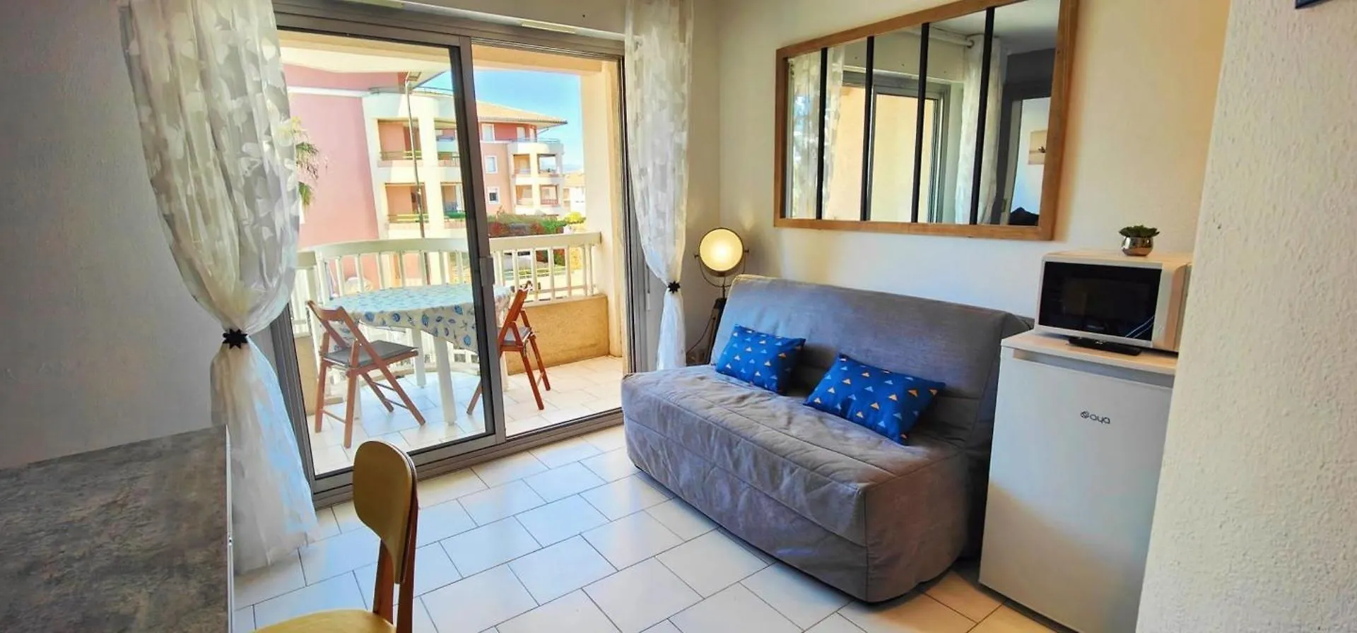 Apartment Love Nest With Balcony Close To The Sea Frejus France